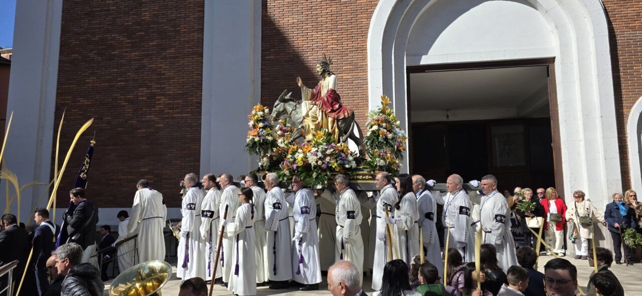 Celebración del Domingo de Ramos en Ponferrada con una procesión religiosa