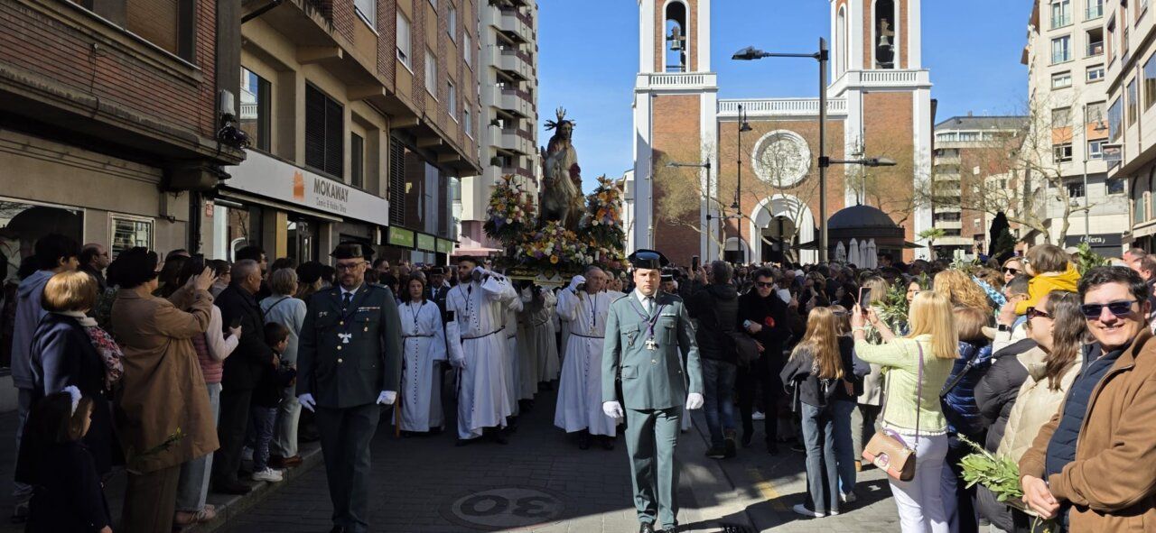 Celebración del Domingo de Ramos en Ponferrada con multitud de personas