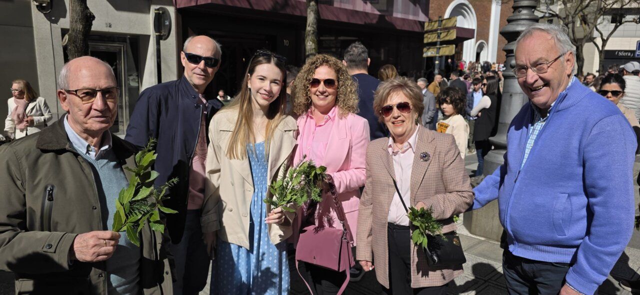 Grupo de personas celebrando el Domingo de Ramos en Ponferrada
