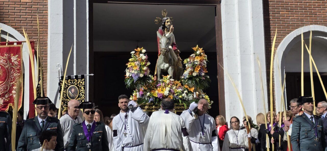 Celebración del Domingo de Ramos en Ponferrada con una imagen religiosa