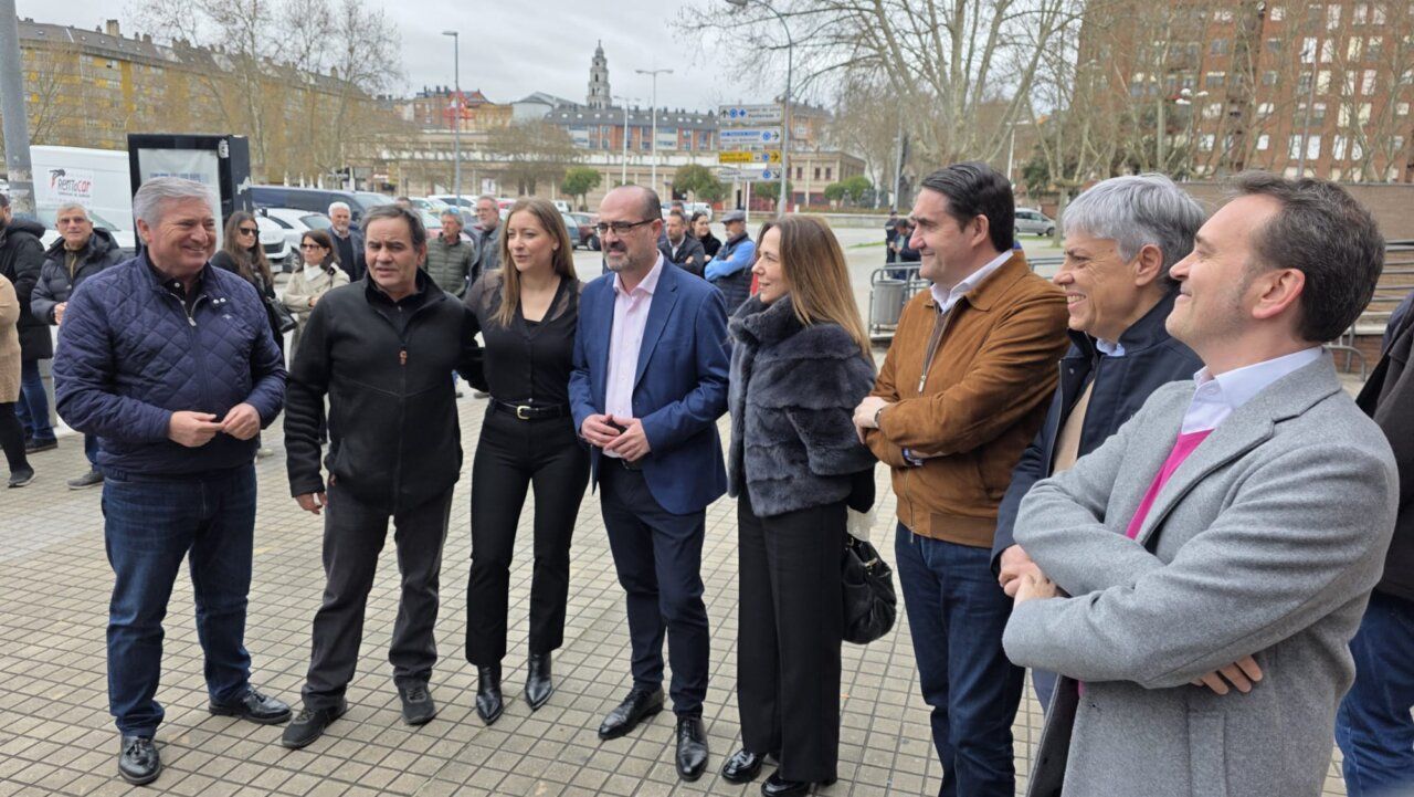 Alberto Núñez Feijóo y otros miembros del Partido Popular en Ponferrada