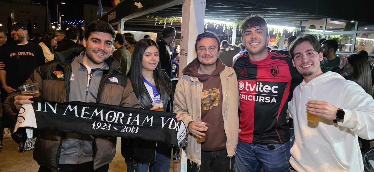Grupo de aficionados de la Ponfe en el Bar El Toralín