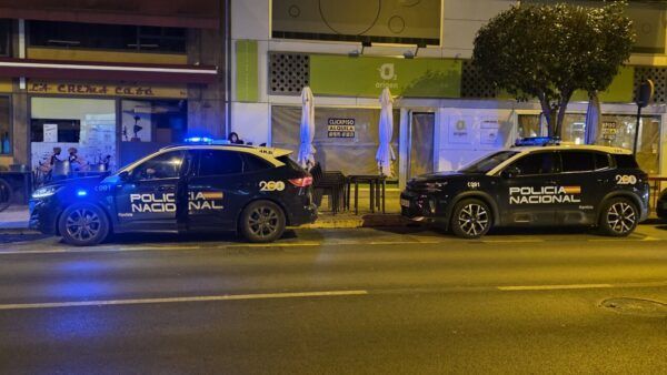 Vehículos de la Policía Nacional en una intervención en Ponferrada
