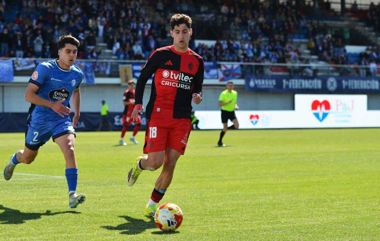 Jugadores de SD Ponferradina en un partido en O Couto