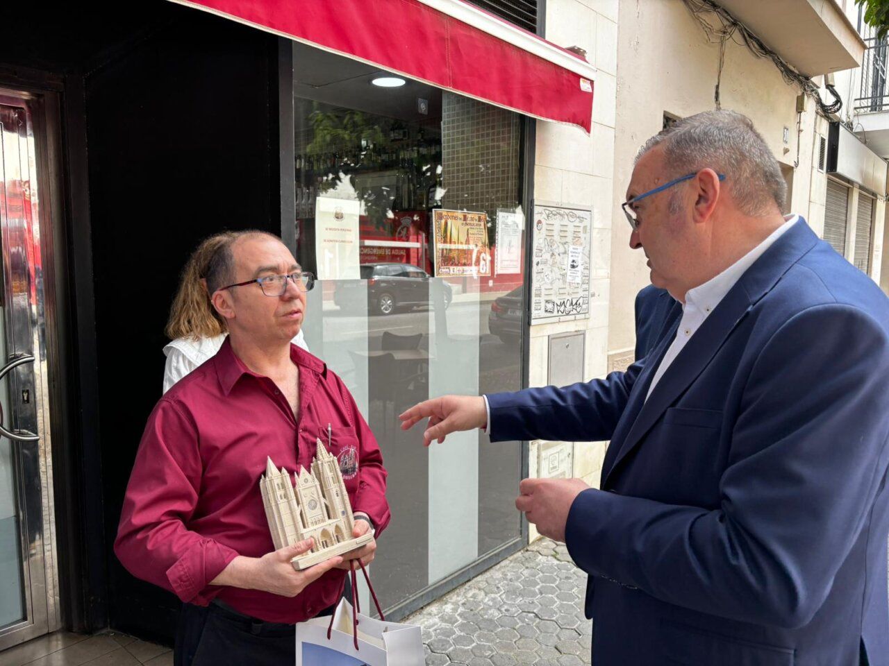 José Javier Plaza recibiendo el premio Pulchra Leonina en Sevilla