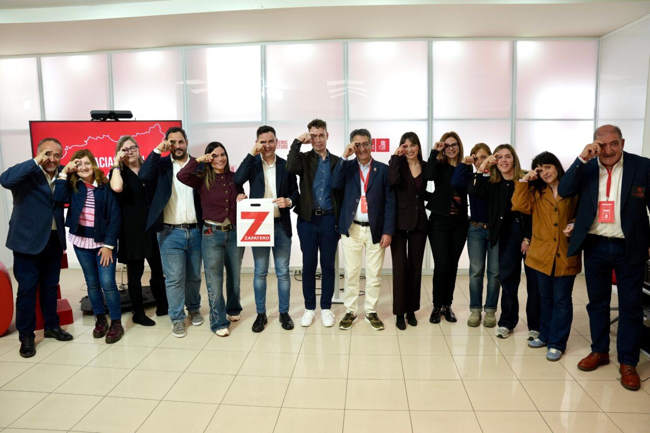 Miembros del PSOE celebrando su victoria electoral en León