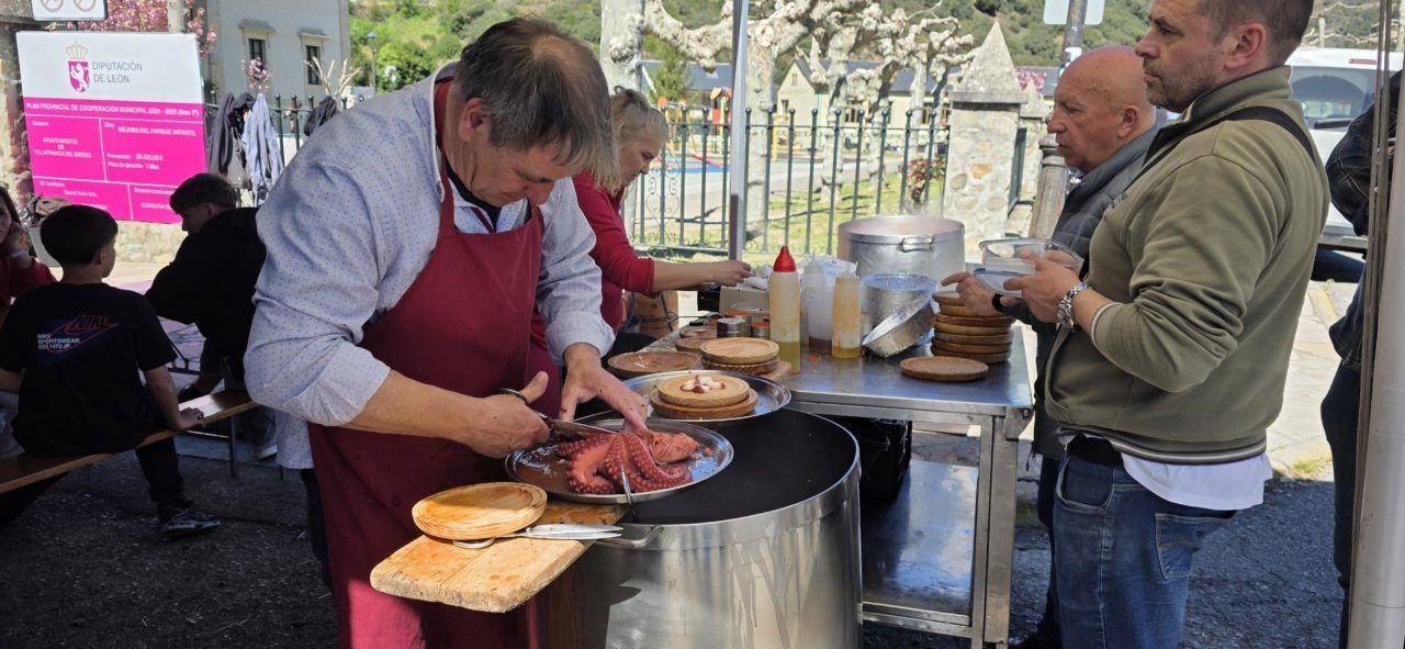 Preparación de pulpo en el mercadillo de Villafranca del Bierzo
