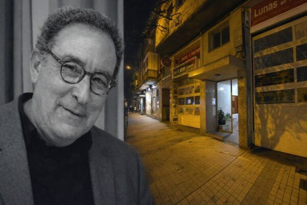 Fotografía de Rogelio Ordóñez en su vivienda en Ponferrada