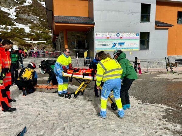 Simulacro de emergencia en la estación de San Isidro con personal de rescate