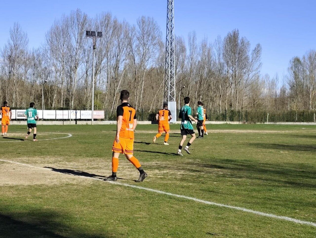 Jugadores del equipo Toreno en un partido de fútbol en Onzonilla