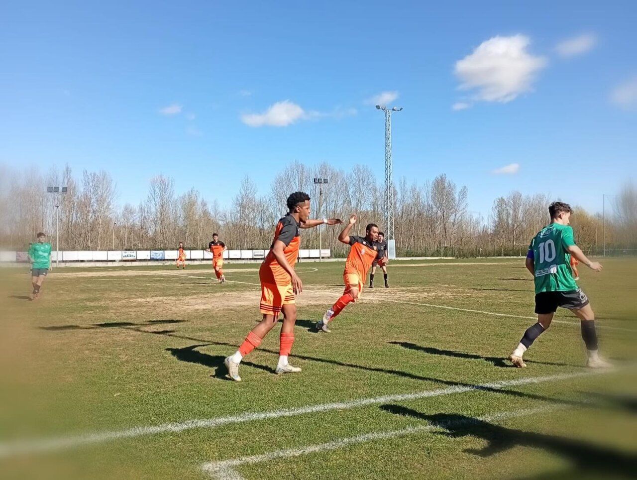 Jugadores del Toreno celebrando un gol en el partido