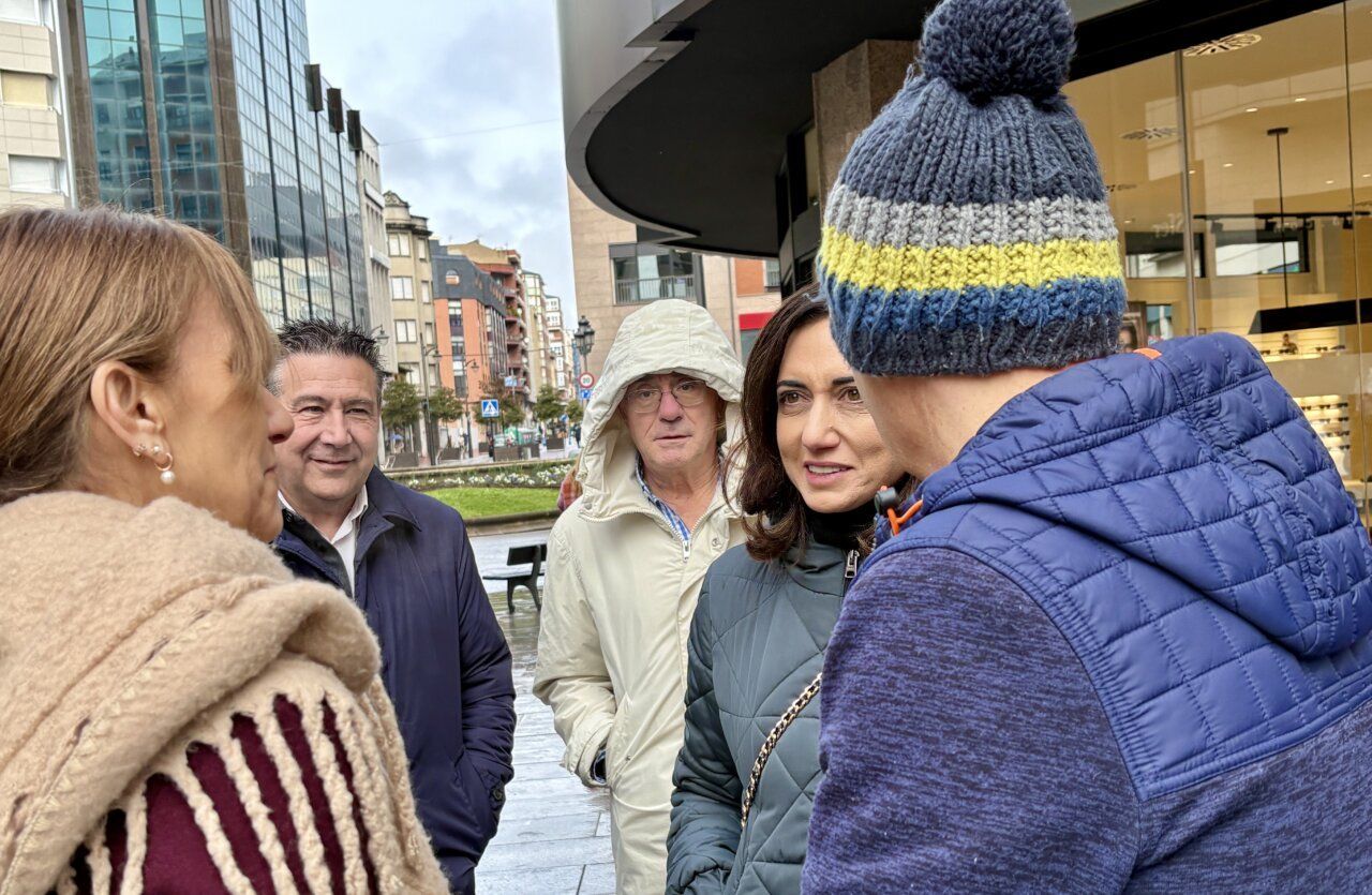 Reunión del Unión del Pueblo Leonés en un entorno urbano
