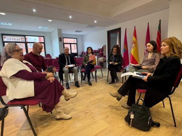 Reunión sobre financiación para servicios de personas con TEA