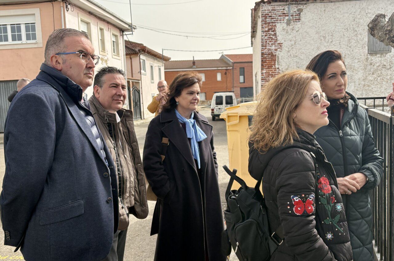Reunión de representantes de UPL sobre el colegio de Cembranos