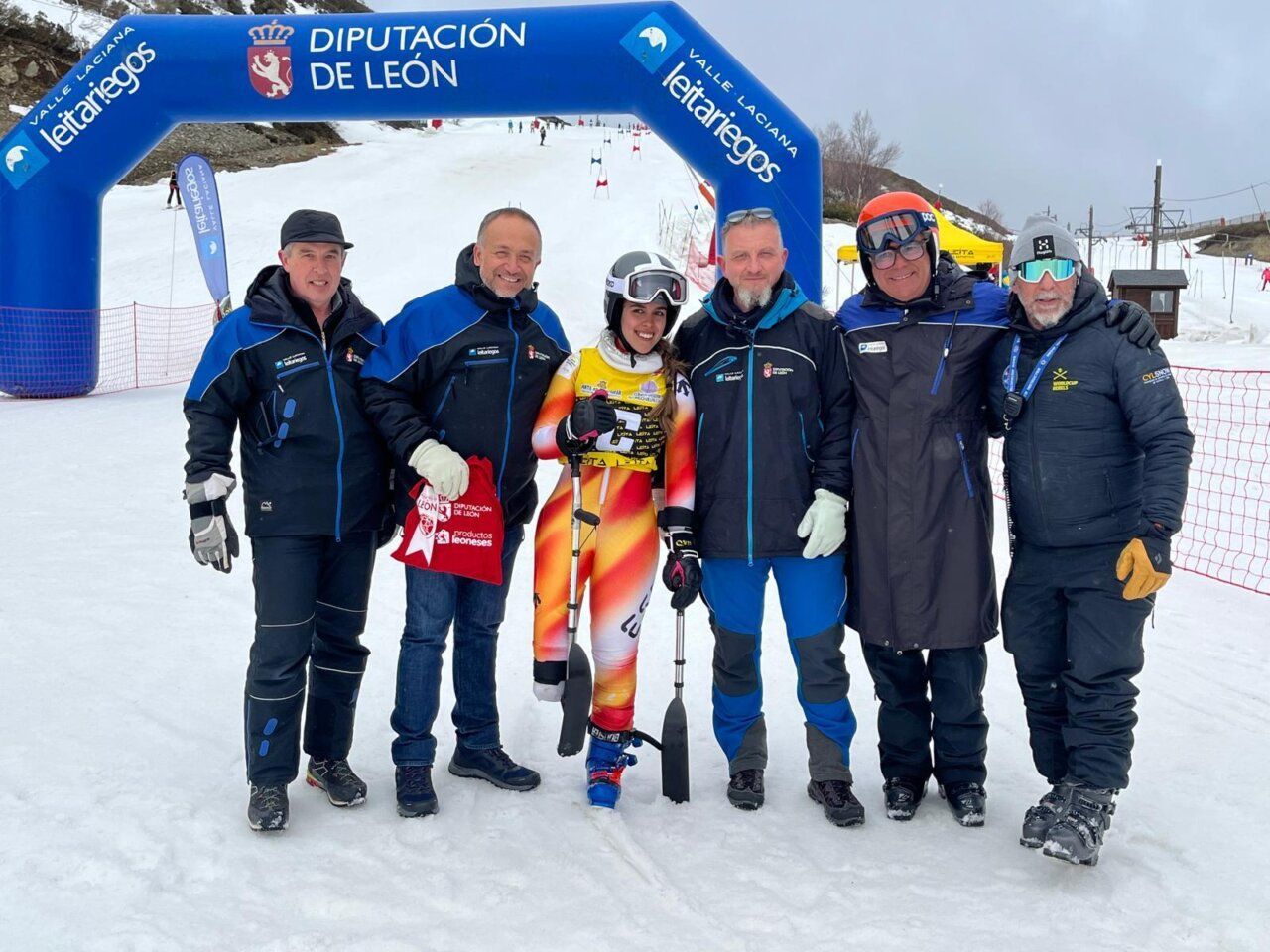 María Martín-Granizo junto a su equipo en Leitariegos