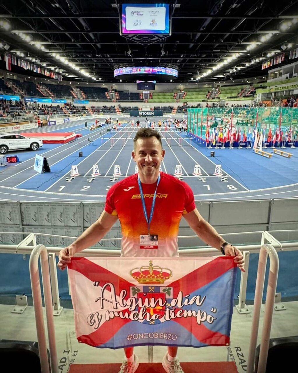 Atleta de Villafranca del Bierzo con medalla en competición de jabalina