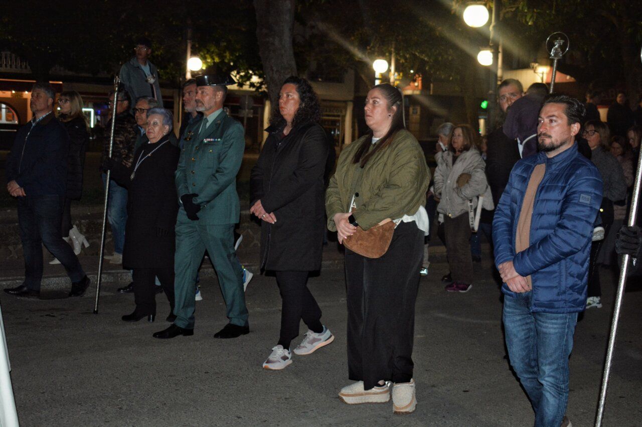 Participantes en la procesión del Viernes de Dolores en Cacabelos