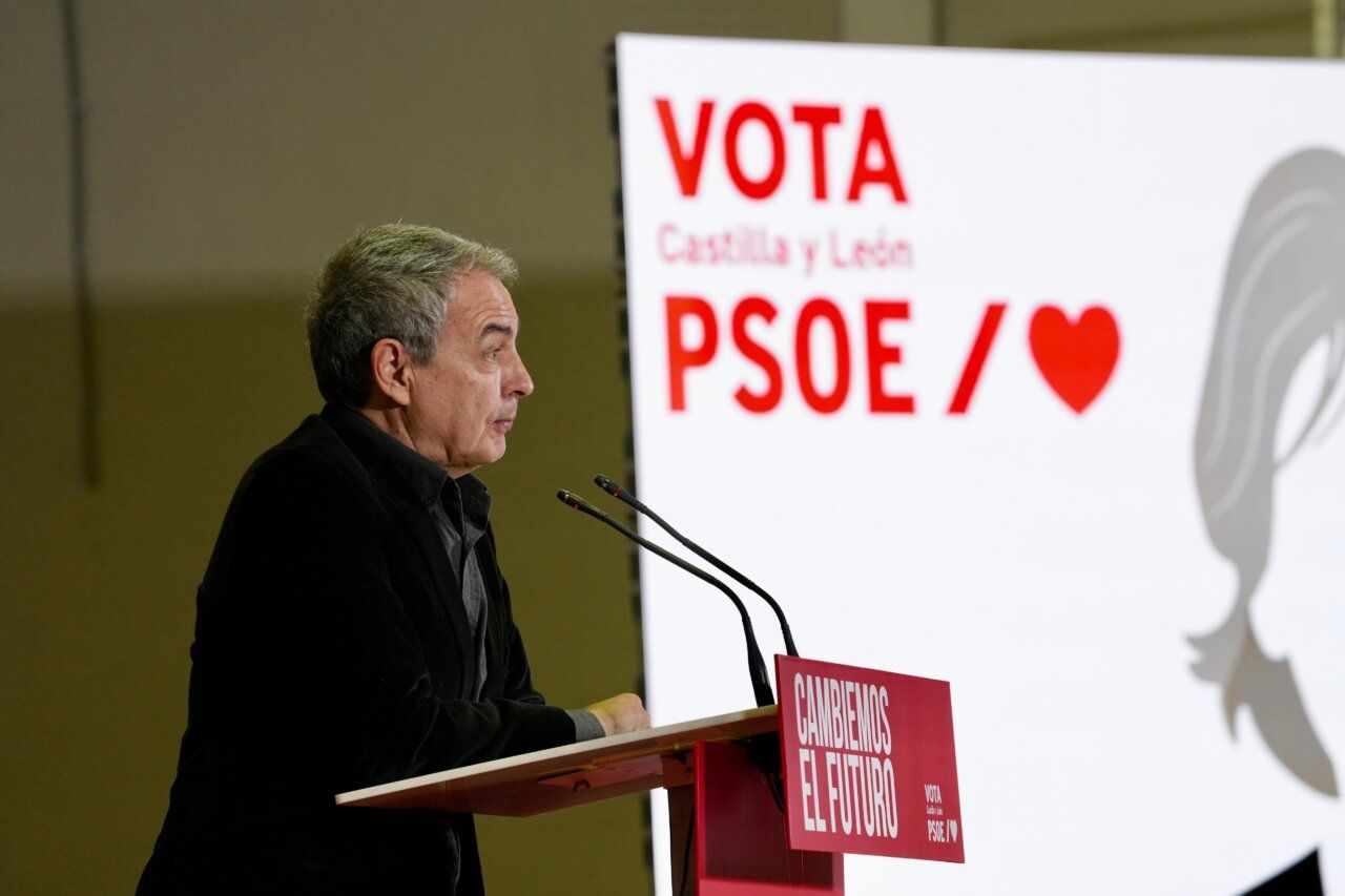 José Luis Rodríguez Zapatero hablando en un acto de campaña del PSOE en León