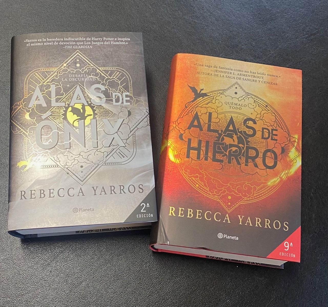 Libros de Rebecca Yarros en la biblioteca municipal de Toral de los Vados