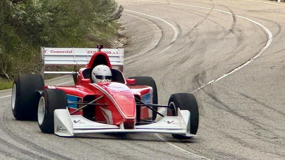 Monoplaza Lola T96 en la XIV Subida a Vega de Espinareda