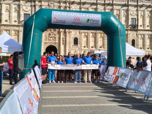 Participantes en la carrera solidaria del Día de Castilla y León