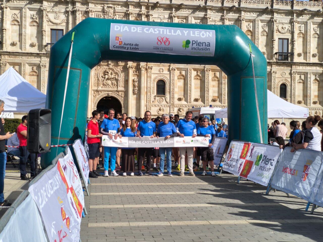 Participantes en la carrera solidaria del Día de Castilla y León