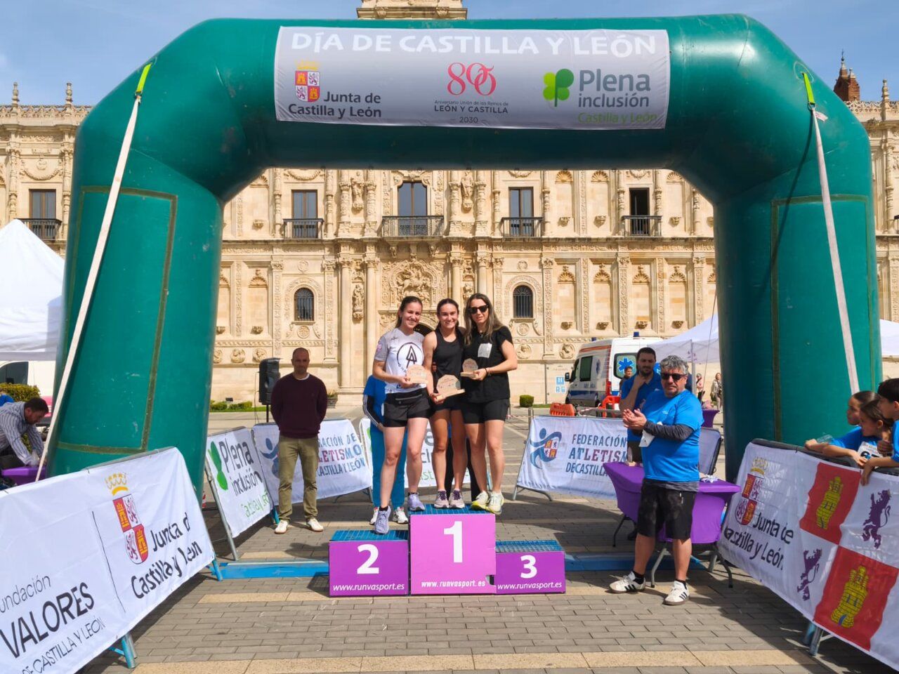 Ganadoras de la carrera solidaria en el Día de Castilla y León