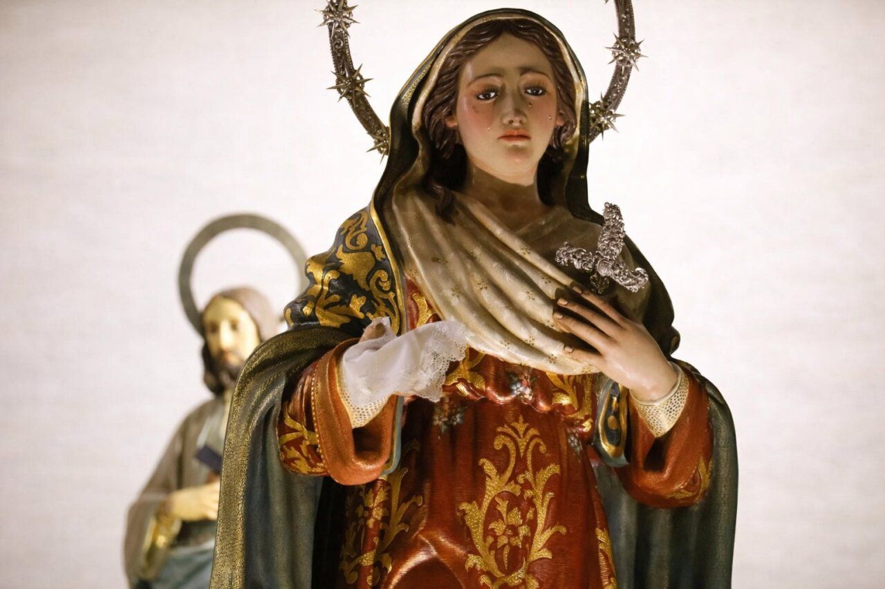 Imagen de la Virgen de la Esperanza del Camino en la procesión de Flores del Sil