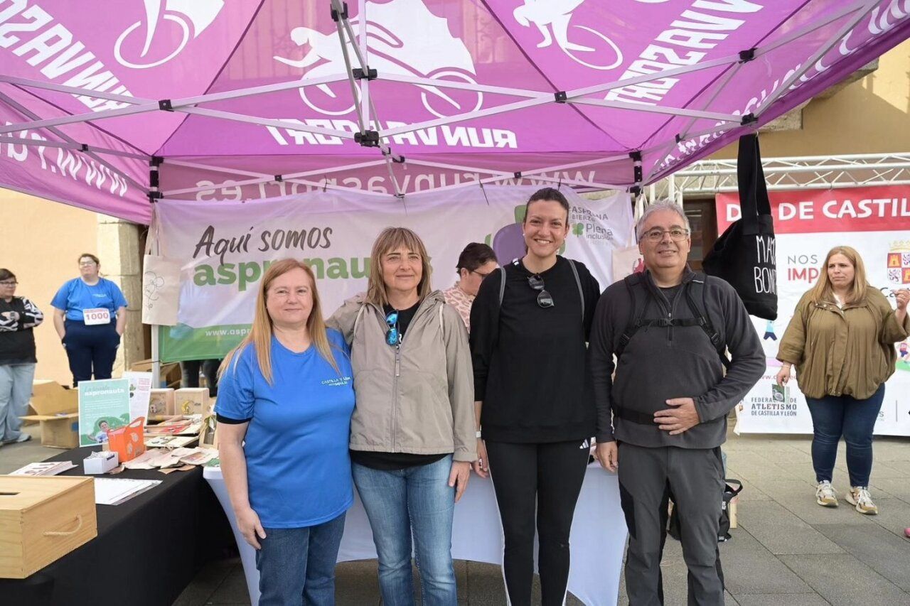 Participantes en la marcha solidaria del Día de la Comunidad en Ponferrada