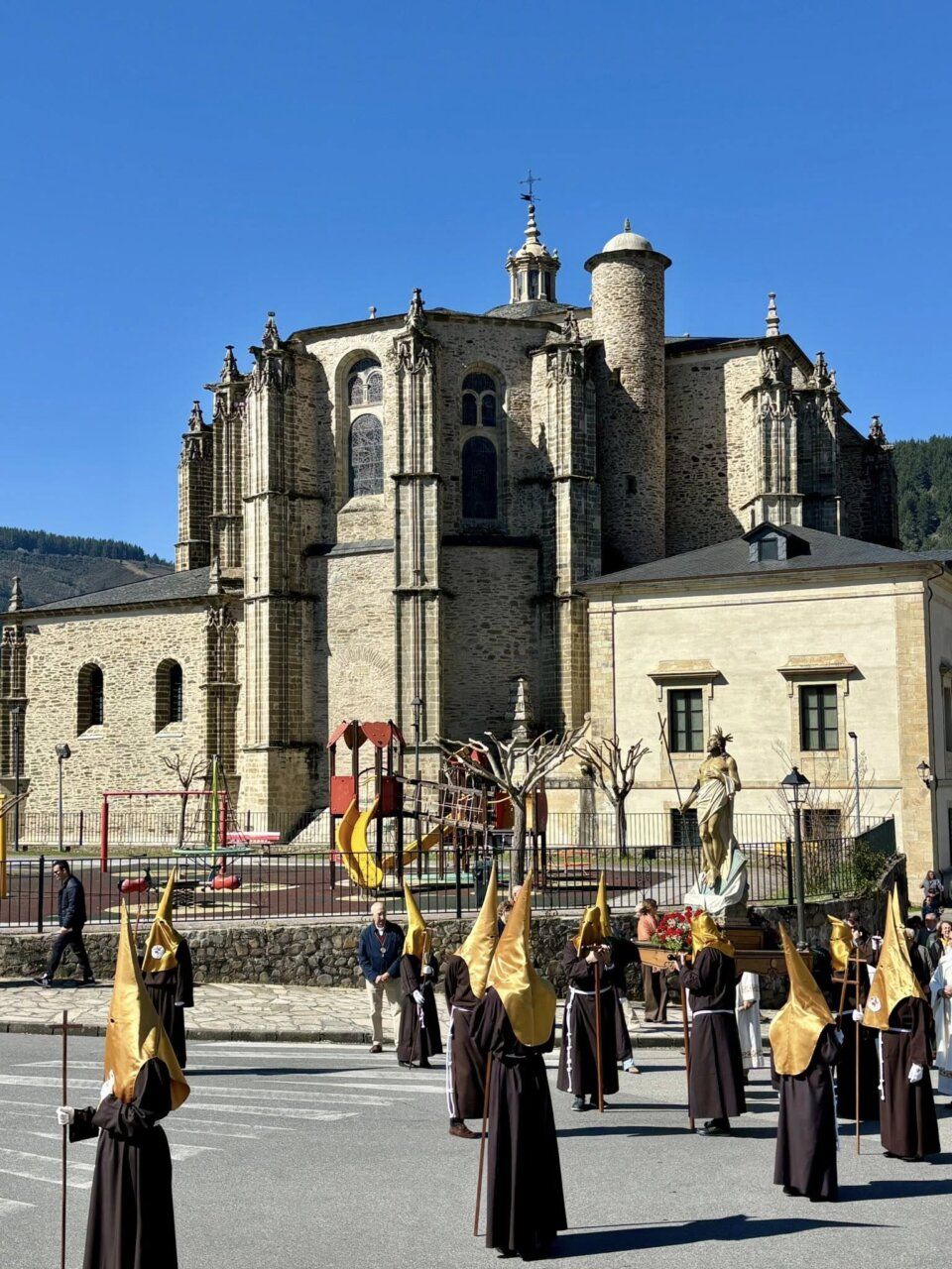 Celebración del Domingo de Pascua con la Orden Franciscana Seglar en Villafranca del Bierzo