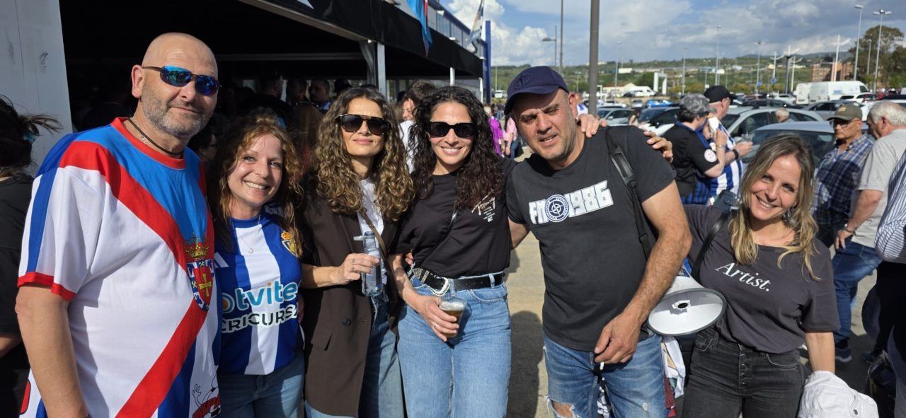 Grupo de aficionados de la Ponferradina y Barakaldo en el Bar El Toralín