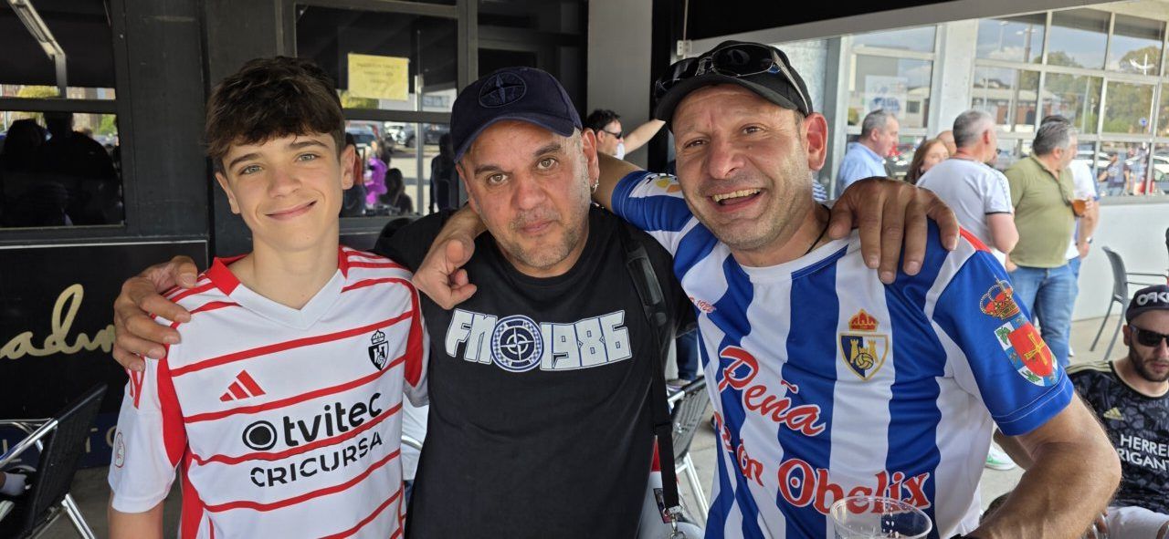 Aficionados de Ponferradina y Barakaldo en el Bar El Toralín