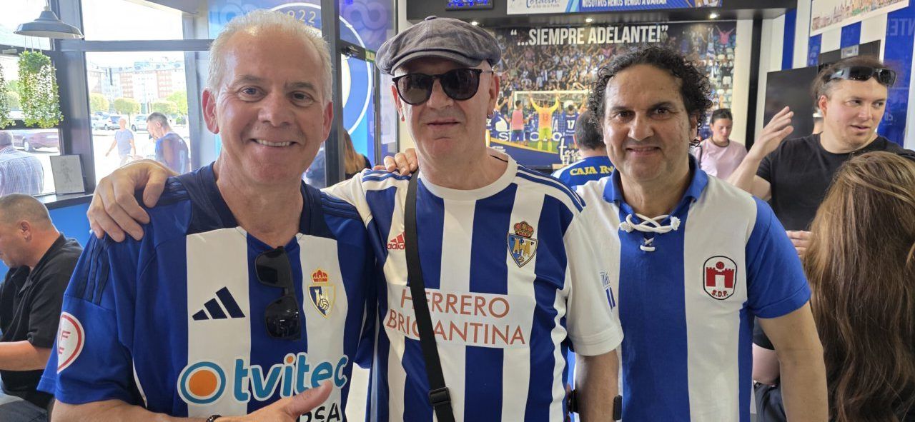 Aficionados de la Ponferradina y Barakaldo en el Bar El Toralín