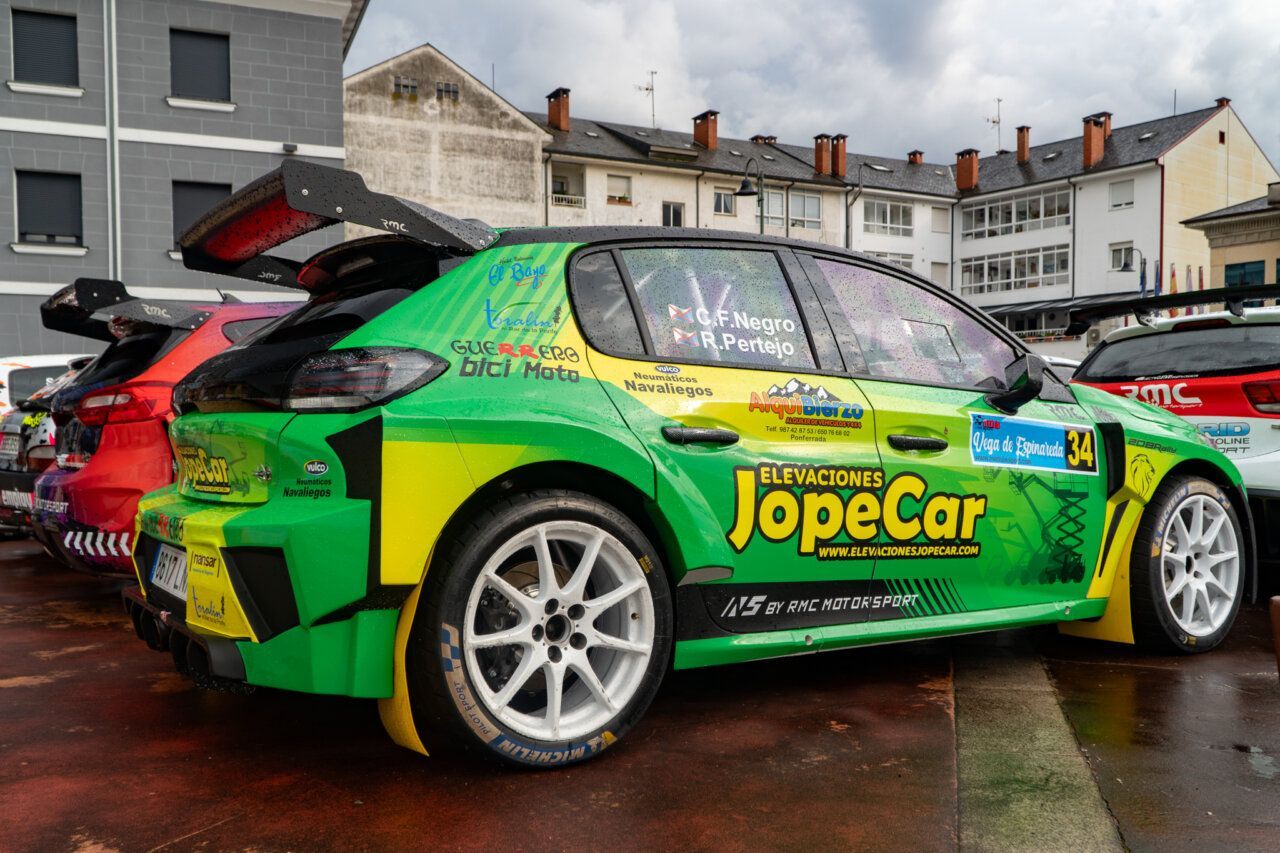 Coche de competición en la Copa N5 en Vega de Espinareda