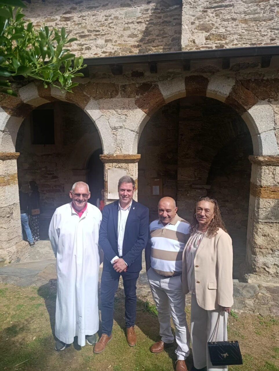 Celebración en Rimor durante las fiestas de San Jorge con participación vecinal.