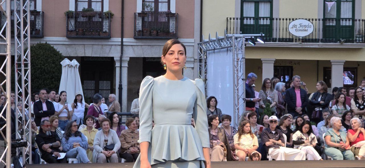 Modelo en el desfile de moda de Silvia Fernández en Ponferrada