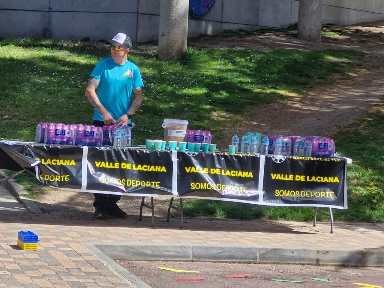 Persona organizando una jornada de educación física en Villablino
