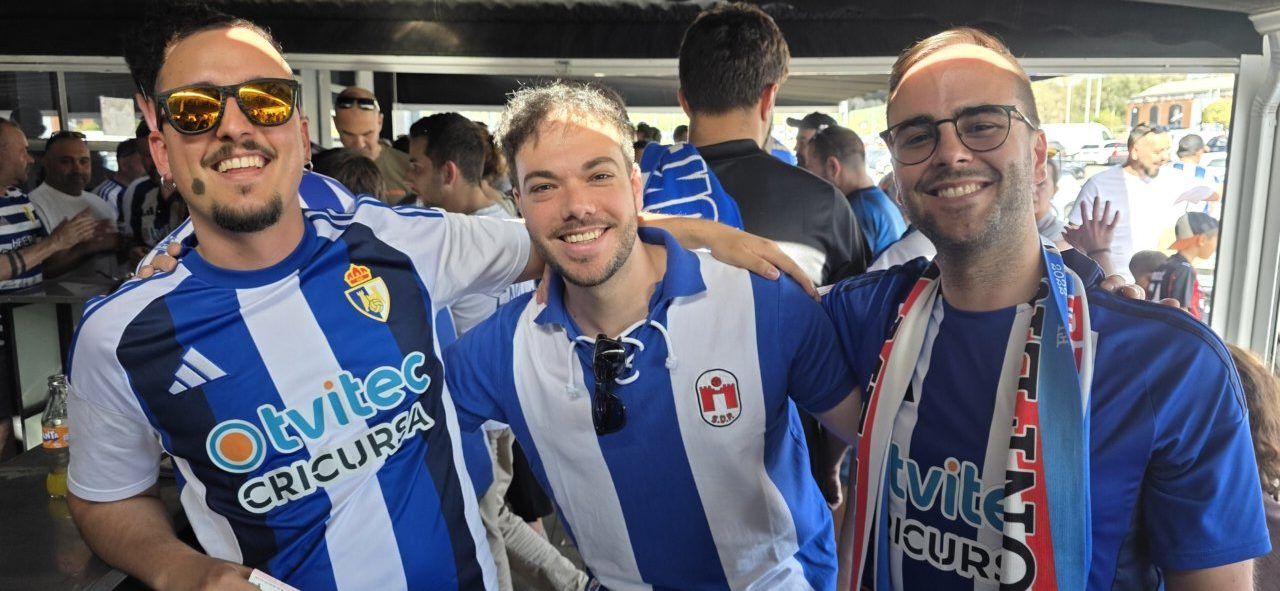 Aficionados de la Ponferradina y Barakaldo en el Bar El Toralín