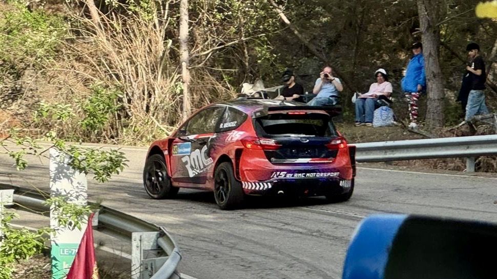 Coche de carreras en la XIV Subida a Vega de Espinareda