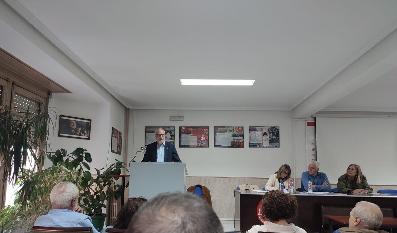 Reunión del PSOE en Ponferrada analizando resultados electorales recientes