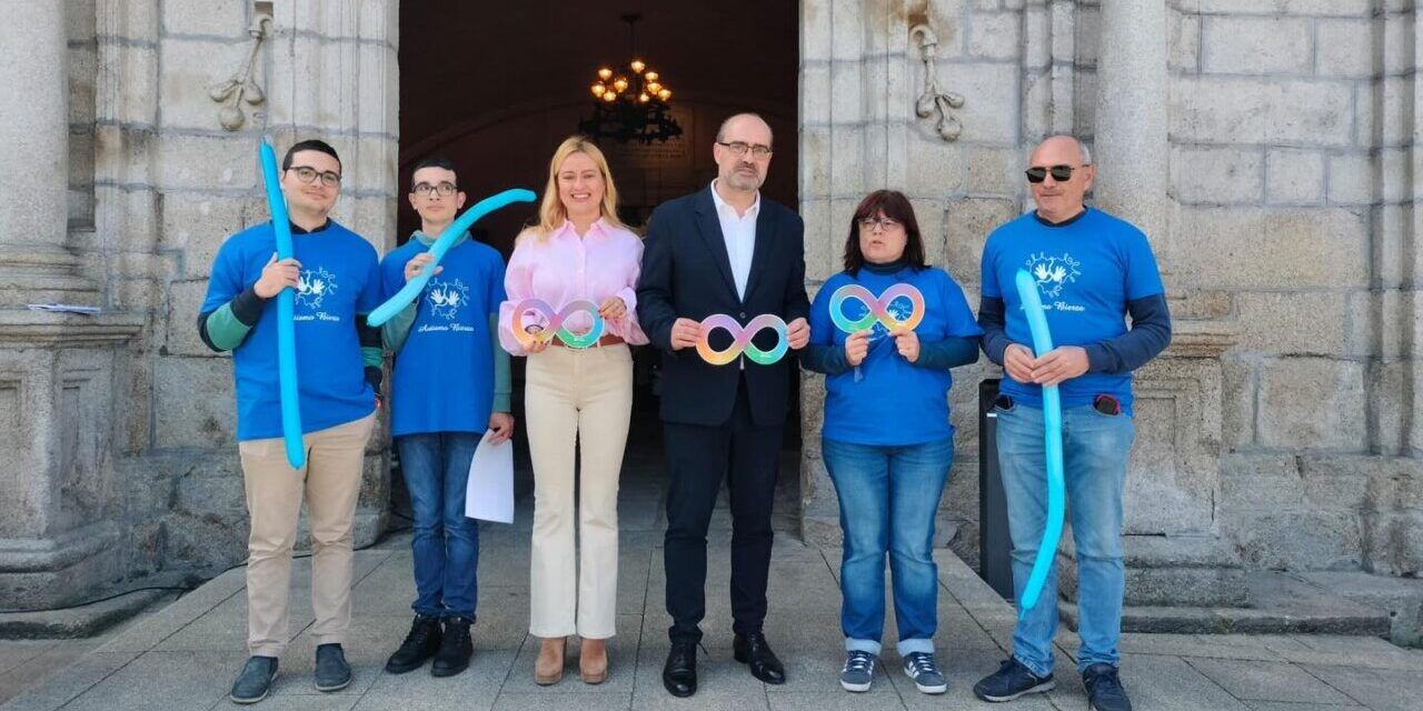 Grupo de personas con camisetas azules en un evento sobre autismo