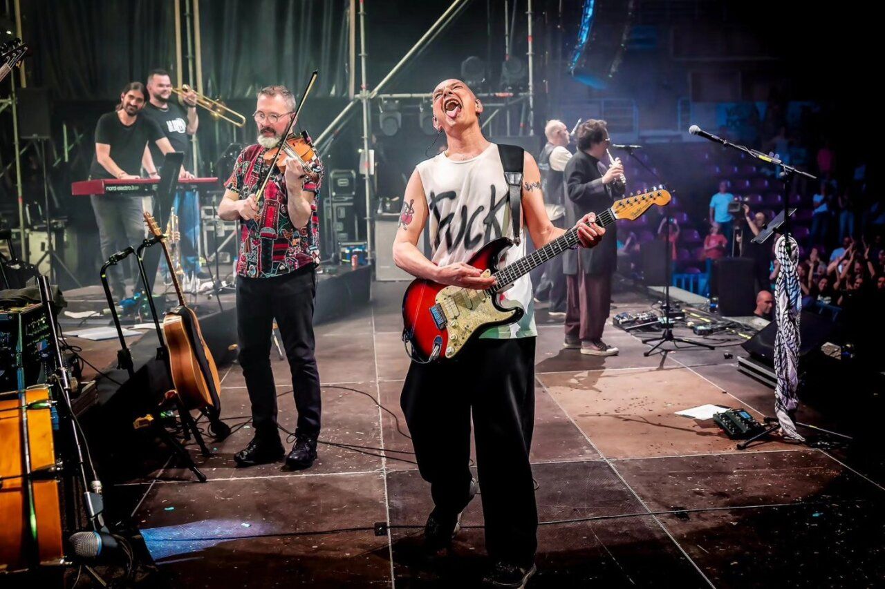 Celtas Cortos en concierto, celebrando 40 años de música en Ponferrada.