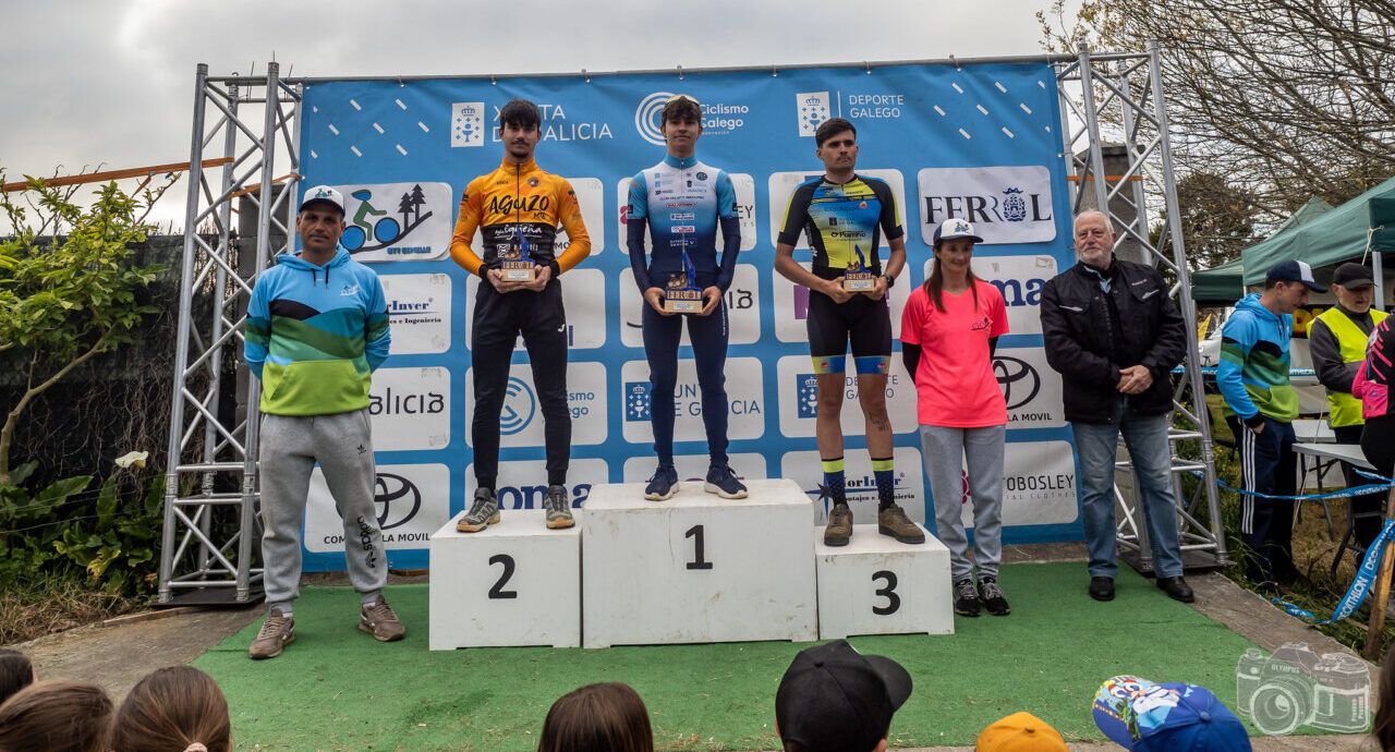 Podio de la Copa de Galicia con ciclistas del Club Aguzo MTB