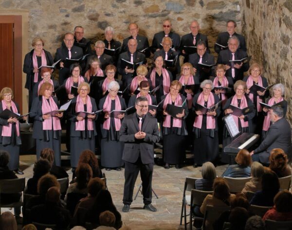 Coral Solera Berciana actuando en el Castillo de Ponferrada durante Semana Santa