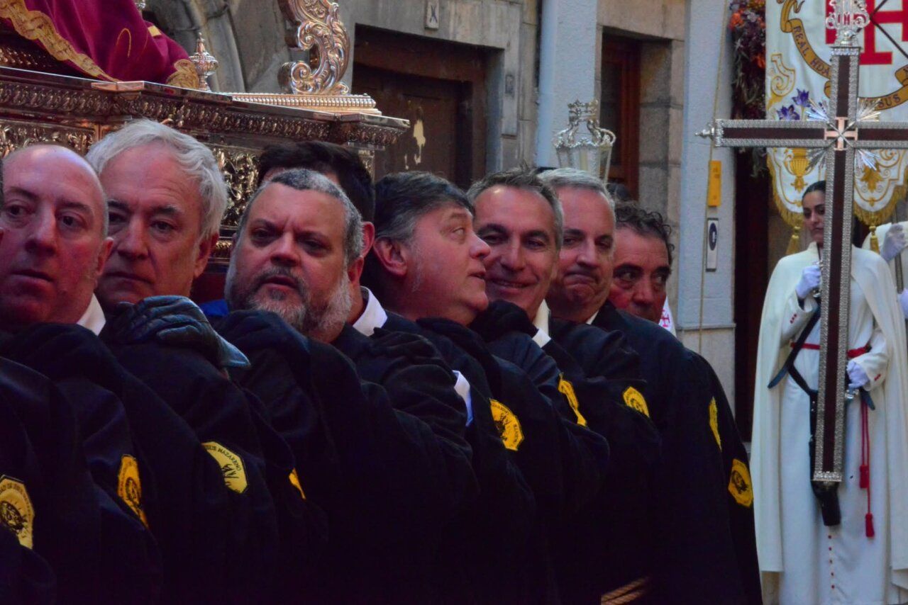 Participantes en la procesión del Domingo de Resurrección en Ponferrada