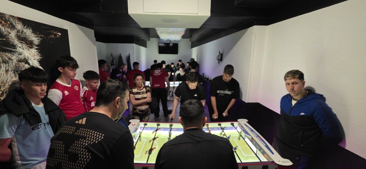 Competencia de futbolín en el Bar Sueños de Ponferrada