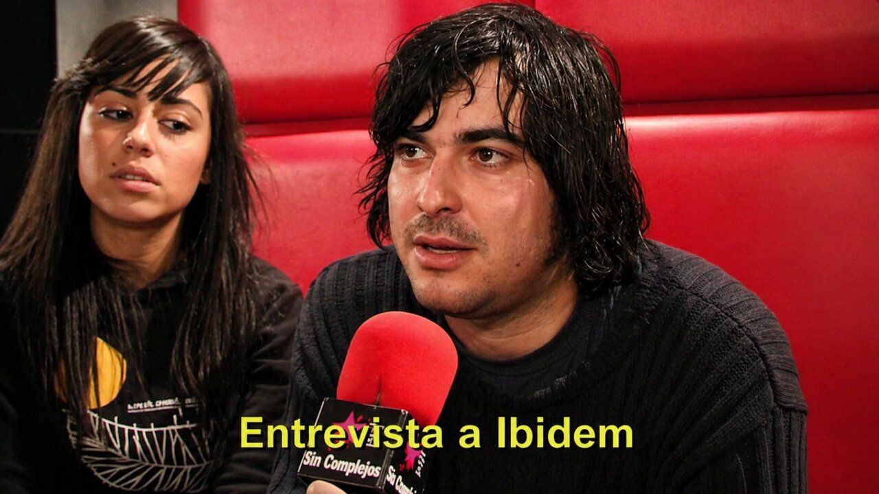 Entrevista al grupo musical Ibidem en un programa de televisión.
