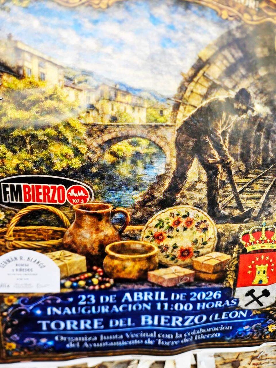 Cartel de la II Feria Multisectorial de Torre del Bierzo con detalles artísticos