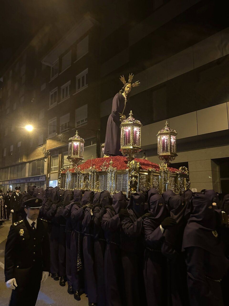 Procesión del Jesús del Amor más Grande en el barrio de San Ignacio