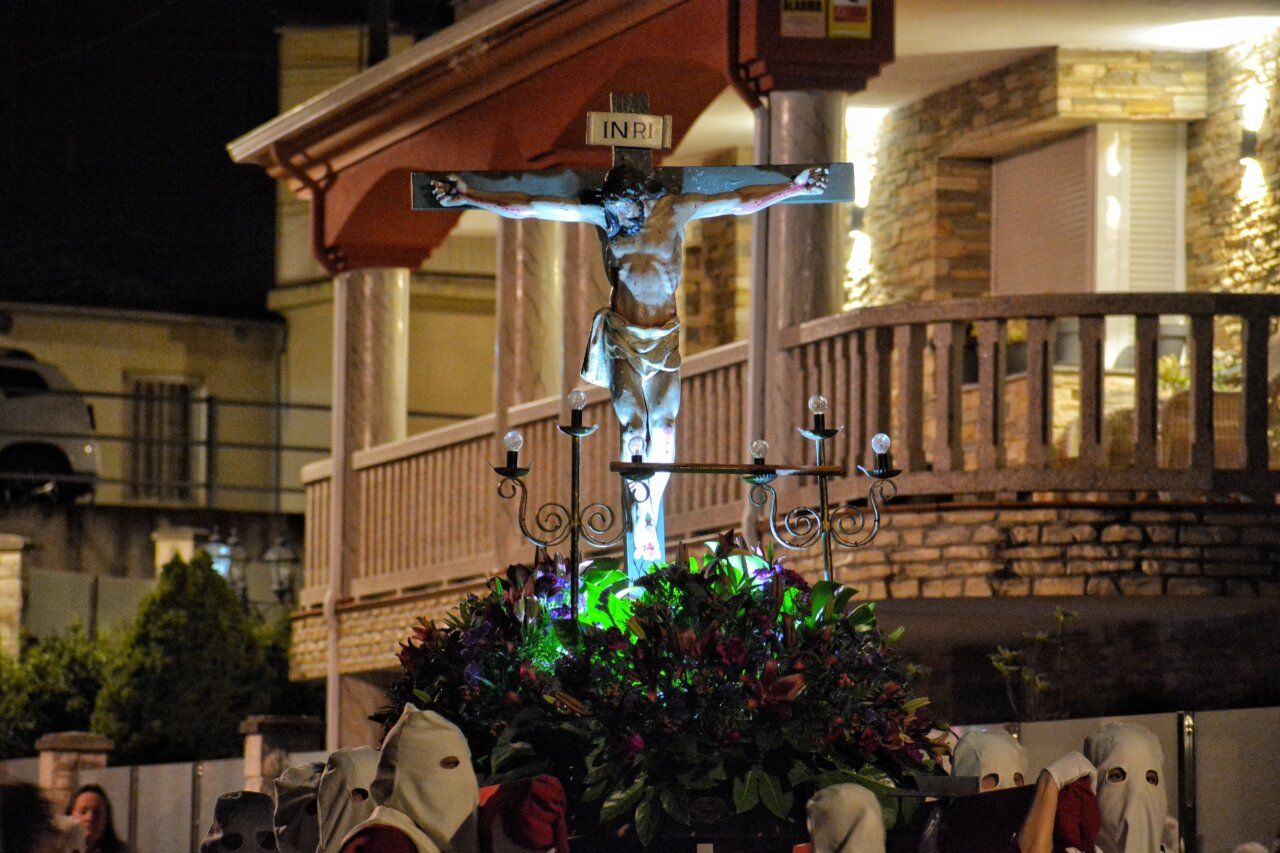 Cristo en la procesión de la Pasión en Carracedo del Monasterio
